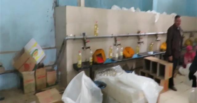 ضبط 4 مصانع بدون ترخيص لإنتاج زيت الطعام والمنظفات والدهانات بالقليوبية.. فيديو