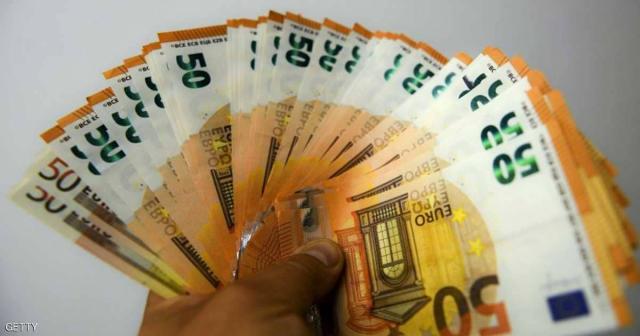 اليورو قرب أدنى مستوى في 22 شهرا