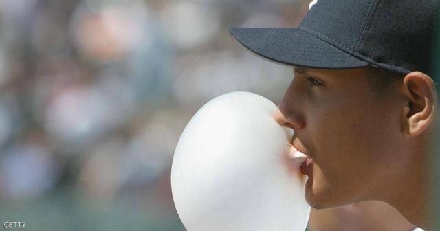 10 فوائد غير متوقعة لتناول العلكة