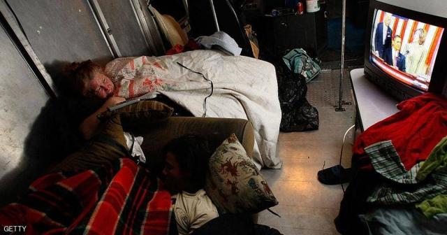 النوم أثناء مشاهدة التلفزيون.. ماذا يفعل بالنساء؟