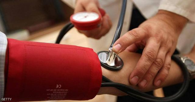 لماذا يرتفع ضغط الدم عند قياسه بالعيادة.. وماذا يعني ذلك؟