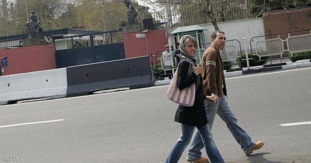 إيران تحقق في حفلات السفارات المختلطة