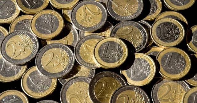 اليورو يتجه صوب أكبر ارتفاع شهري في 17 شهرا