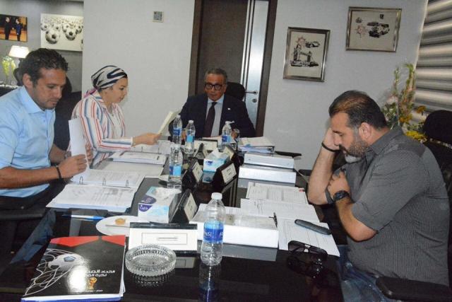 خلال الاجتماع