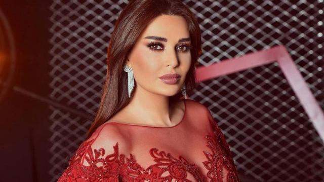 إطلالات فاخرة تألّقت بها النجمات العربيات هذا الأسبوع