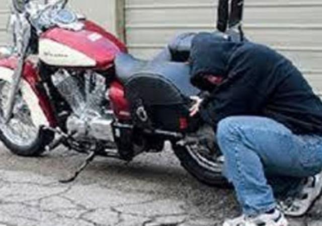 السجن 10 سنوات لمتهم بسرقة دراجة بخارية في الجيزة