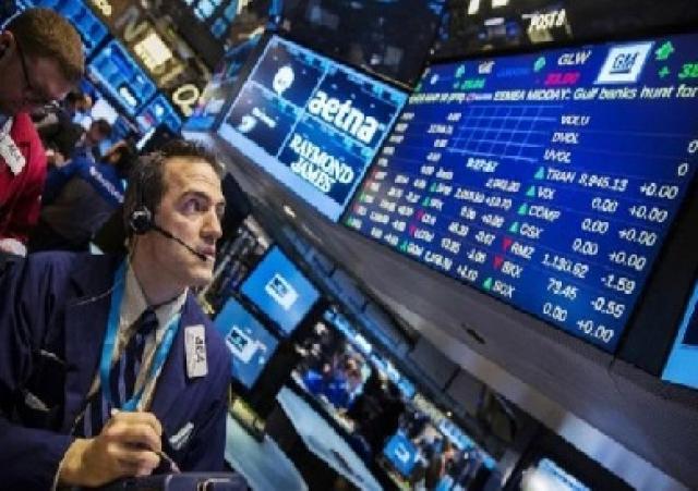 أنشطة الشركات بمنطقة اليورو تقترب من الركود في ديسمبر رغم انتعاش الخدمات