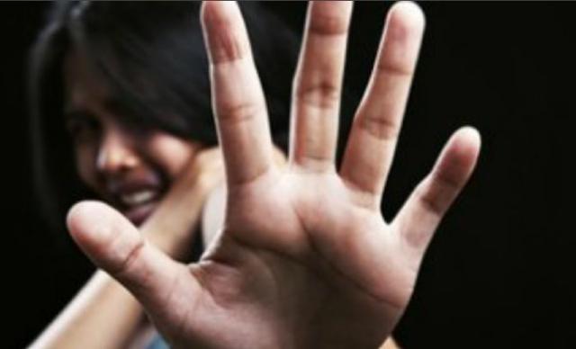 «صوت الأزهر»: المُتحرش مجرم ولا يجوز تبرير فعله بملابس المرأة أو سلوكها