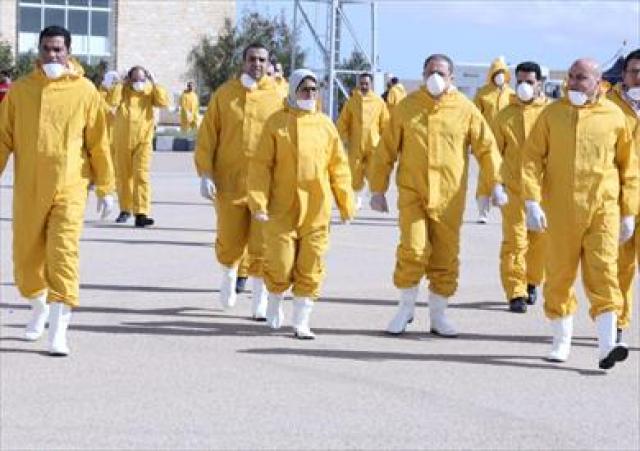 وصول طائرة المصريين القادمة من ووهان.. ووزيرة الصحة في استقبالهم