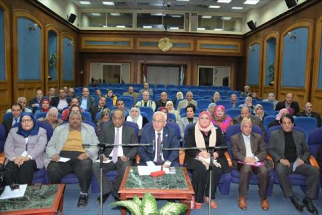 اجتماع موسع بالتعليم لمناقشة استعدادات الترم الثاني والإجراءات الاحترازية