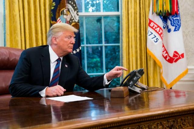 ترامب يقيل السفير الأمريكي لدى الاتحاد الأوروبي بسبب شهادته في قضية العزل