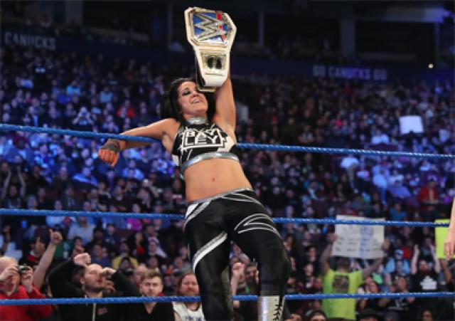 أول نزال مصارعة نسائي على لقب «سماك داون» في السعودية