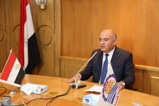 محافظ قنا يحيل مسئولين بالأمن الغذائي للنيابة: «لن نتهاون مع أي مخطئ»