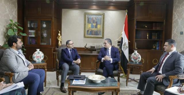 العناني يبحث مع مسئولي CNN الحملة الترويجية للمتحف الكبير وقصر البارون