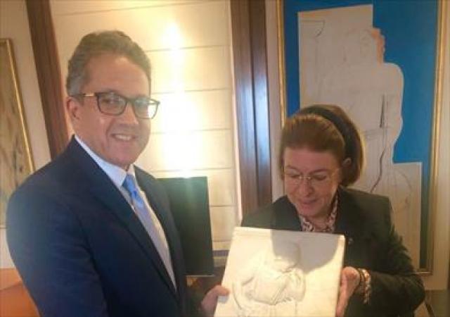 العناني يناقش مع وزيرة الثقافة اليونانية سبل محاربة الإتجار الغير مشروع في الآثار