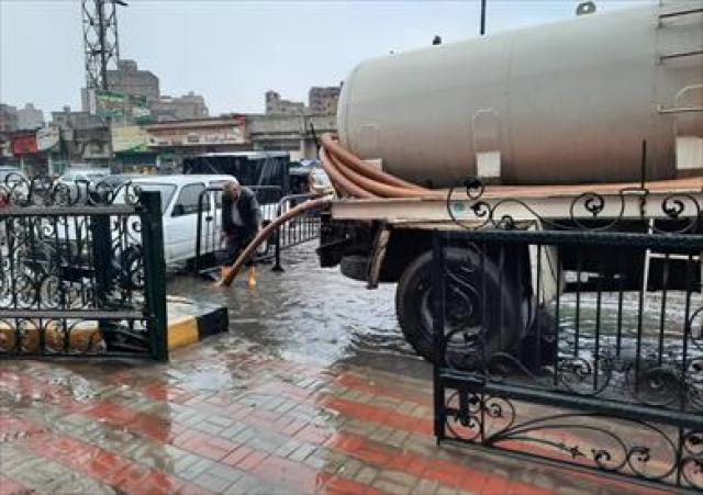 وزير التنمية المحلية يوجه المحافظين بنشر فرق الطوارئ وسيارات شفط المياه في الشوارع