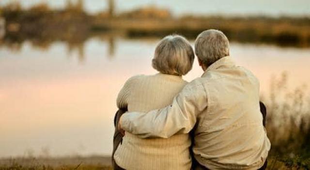 كيف يطور المخ مشاعر الحب مع التقدم في العمر؟