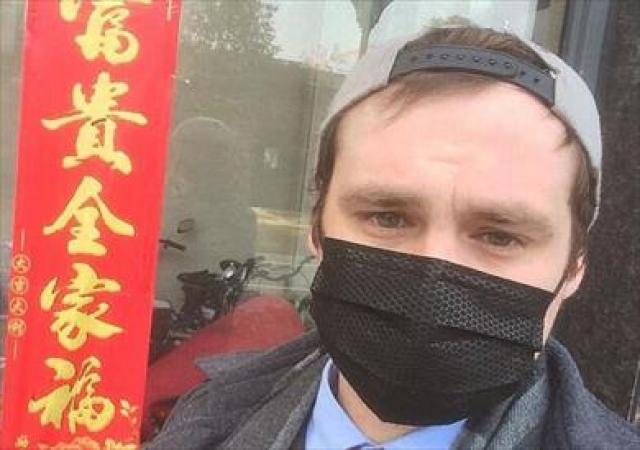 أول مصاب بكورونا في العالم يحكي قصة نجاته: عالجت نفسي لكن قطتي ماتت