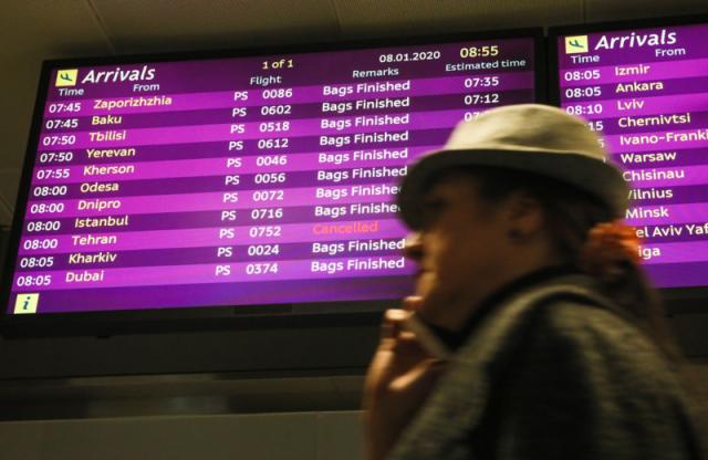 أوكرانيا تمنع المواطنين من مغادرة البلاد بدءا من 17 مارس