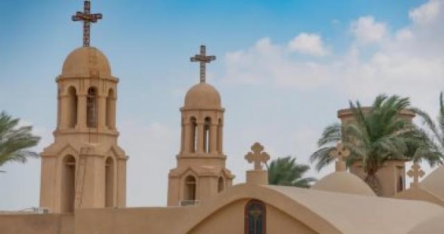 الكنيسة الكاثوليكية تقرر تعليق أنشطتها وتقليل المقاعد في القداسات