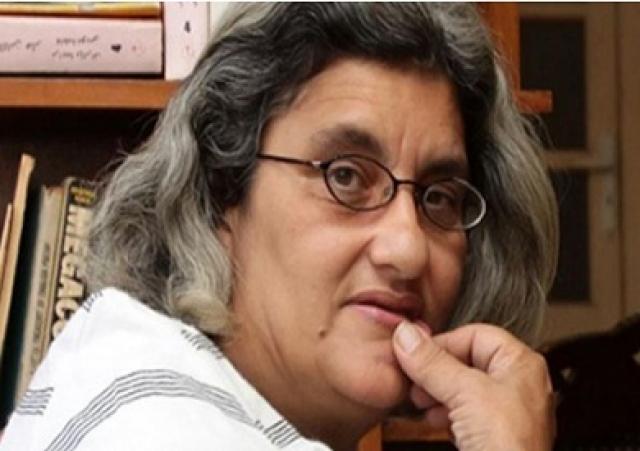 وصول أسرة علاء عبد الفتاح لمحكمة عابدين للتحقيق في واقعة الوقفة الاحتجاجية أمام البرلمان