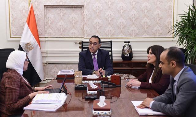 مدبولي يوجه رسائل للمسؤولين والأطباء: نشكر كل من يتفانى في خدمة وطنه