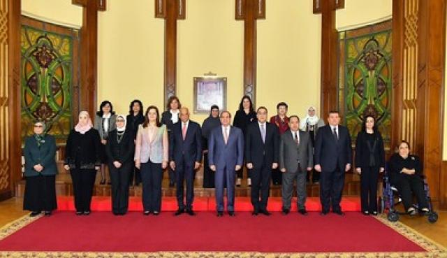 مستجدات كورونا.. السيسي للمصريين: ساعدونا الأرقام متزدش