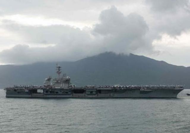 فيروس كورونا يصل إلى حاملة طائرات أمريكية لأول مرة