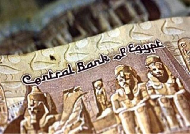 هل ينخفض الدولار أمام الجنيه؟ طارق عامر يجيب