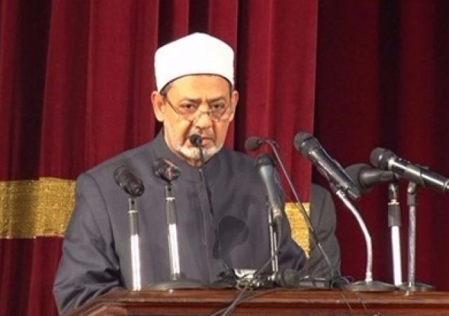 شيخ الأزهر: تعليق صلوات الجُمع والجماعات ضرورة شرعية