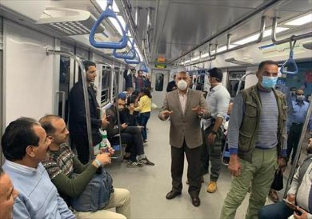 جولة لوزير النقل بمحطة مترو الشهداء ومحطة مصر للتأكد من عدم وجود تكدسات بين الركاب