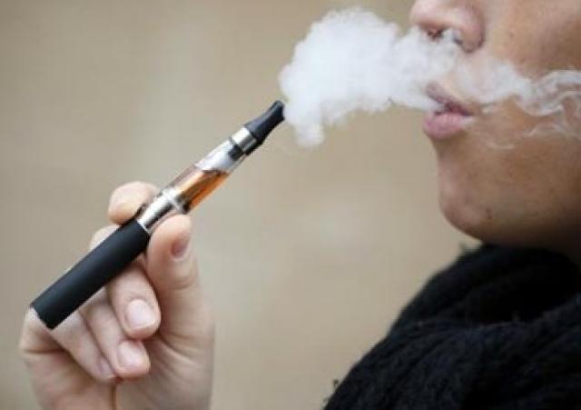 أطباء أمريكيون: المدخنون ومستخدمو الفيب أكثر عرضة للإصابة بكورونا