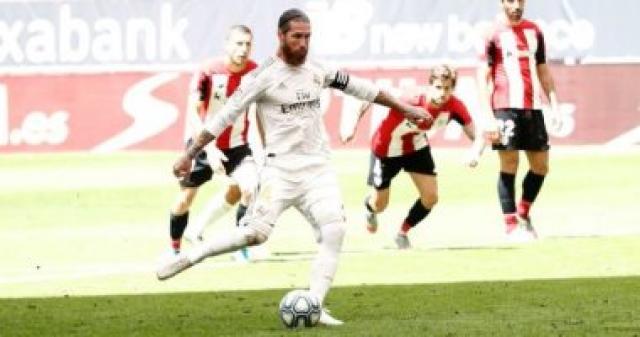 راموس خلال تسديد ركلة الجزاء