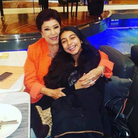 رجاء الجداوى وحفيديتها رضوى