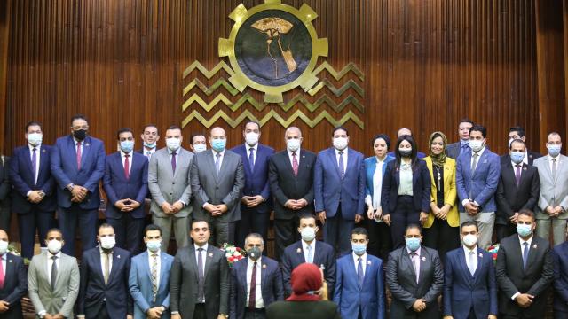 وزير الرى خلال الاجتماع مع أعضاء التنسيقية