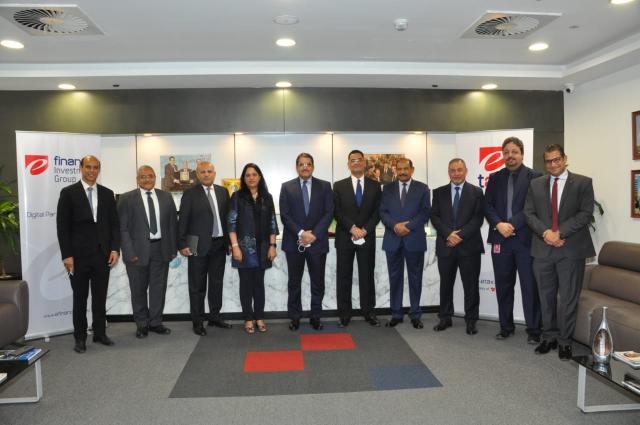 خلال التوقيع