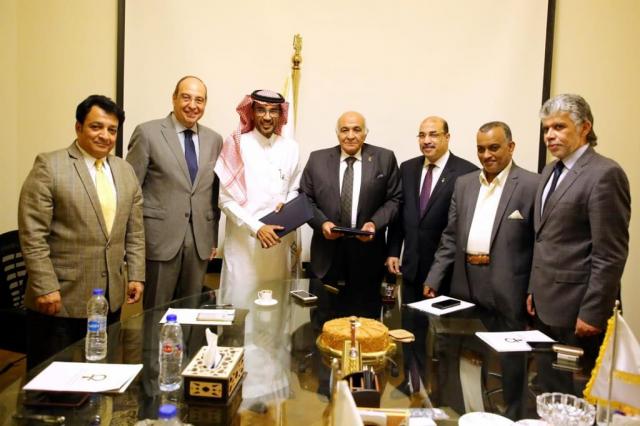 خلال التوقيع