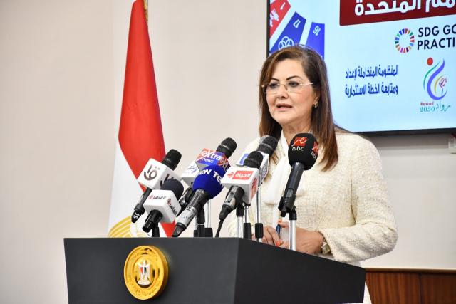 وزيرة التخطيط خلال المؤتمر