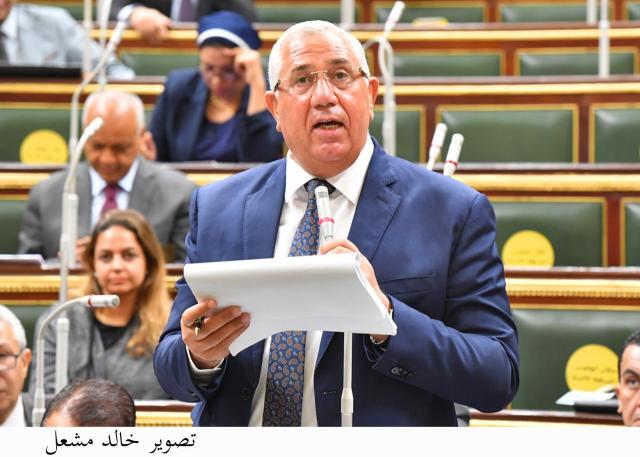 وزير الزراعة داخل البرلمان