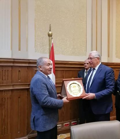 خلال التكريم