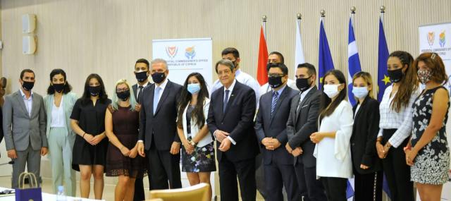 الرئيس القبرصى خلال استقبال شباب المبادرة