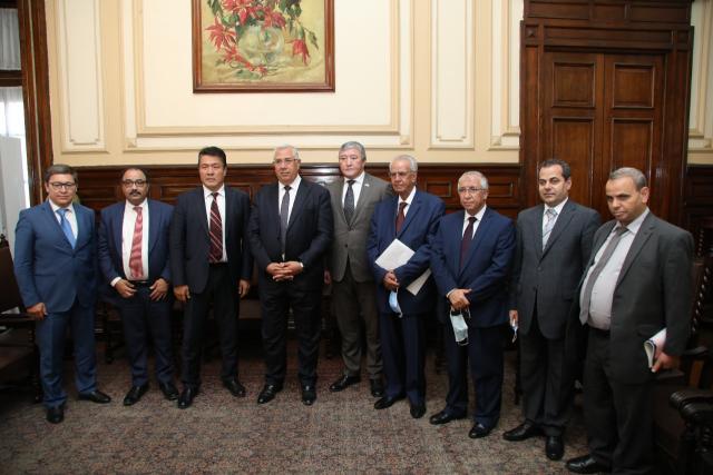 وزير الزراعة خلال الاجتماع