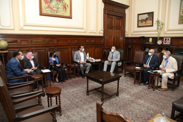 خلال استقبال رئيس بنك الطعام