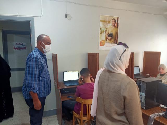 الفولي يتفقد اختبارات طلاب السويس للالتحاق بمدرسة الضبعة النووية