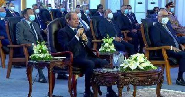 الرئيس خلال الافتتاح