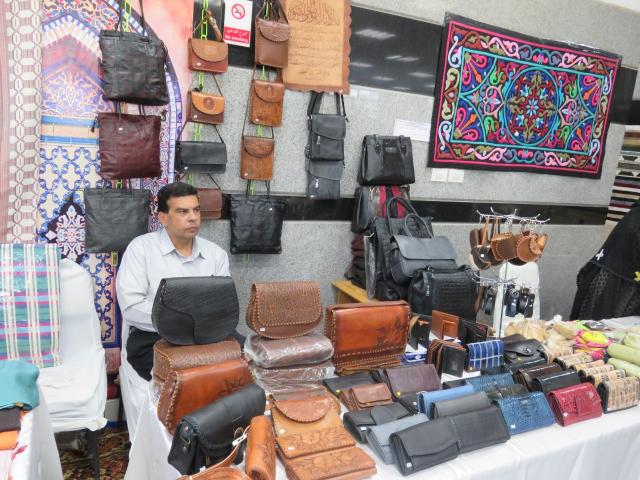 خلال المعرض