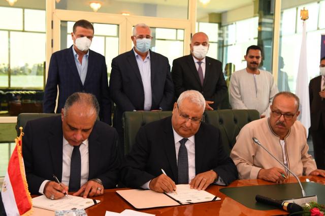 خلال توقيع البروتوكول