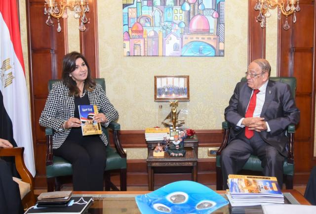 وزيرة الهجرة مع وسيم السيسى