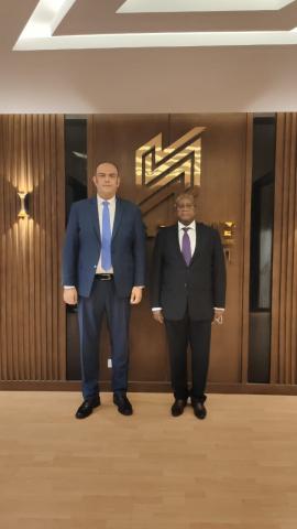 خلال الاجتماع