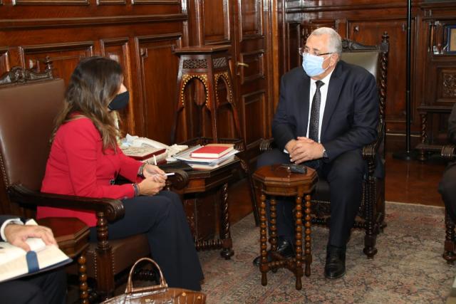 وزير الزراعة خلال الاجتماع